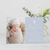 Moderne Minimalistische Script Dusty Blue Foto Tau Einladung (Stehend Vorderseite)