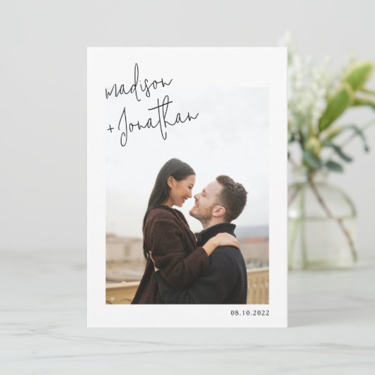 Moderne Minimalistische Script Foto Classic Weddin Einladung (Stehend Vorderseite)