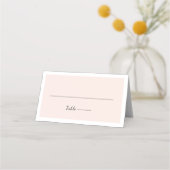 Moderne Minimalistische Script-rosa Hochzeitsszena Platzkarte (Vorderseite)