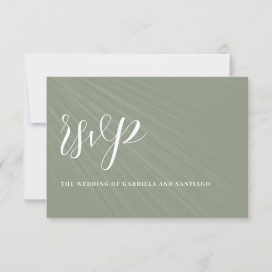 Moderne Minimalistische Skriptaufschrift Emerald G RSVP Karte (Vorderseite)