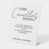 Moderne Minimalistische SkriptWedding Diese Kerzen Sockelschild (Vorderseite)