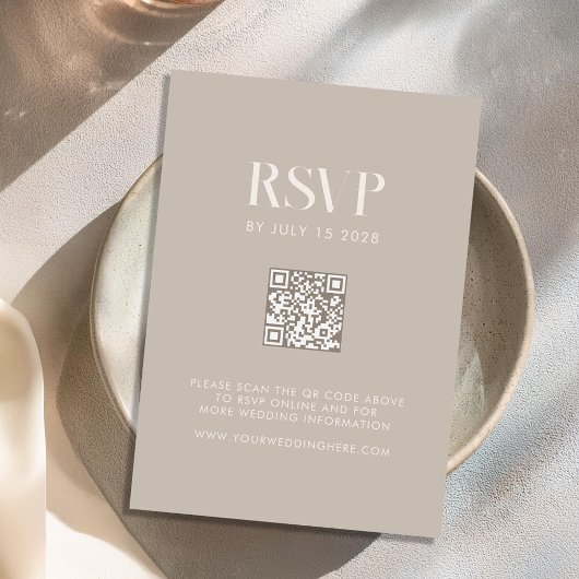 Moderne Minimalistische Taupe Chic Wedding RSVP Karte