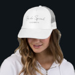 Moderne Minimalistische Template Bridge Squad Brid Truckerkappe<br><div class="desc">Bride Squad Bridesmaid Hochzeit Bachelorette Skriptname Modernes elegantes Minimalistisches Template Womens White Trucker Hat / Cap.</div>