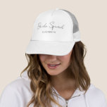 Moderne Minimalistische Template Bridge Squad Brid Truckerkappe<br><div class="desc">Bride Squad Bridesmaid Hochzeit Bachelorette Skriptname Modernes elegantes Minimalistisches Template Womens White Trucker Hat / Cap.</div>