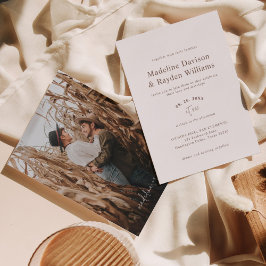 Moderne Minimalistische Tierra Brown Foto Wedding Einladung