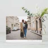 Moderne Minimalistische, trendige Hochzeit mit zwe Save The Date (Stehend Vorderseite)