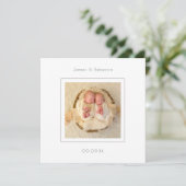 Moderne Minimalistische Twins Foto Geburtsankündig (Stehend Vorderseite)