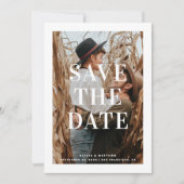 Moderne, minimalistische Typografie-Foto-Hochzeit Save The Date (Vorderseite)