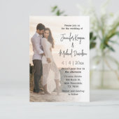 moderne minimalistische verblichene Foto-Hochzeit Einladung (Stehend Vorderseite)