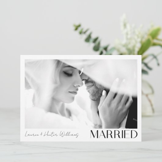 Moderne Minimalistische Verheiratete 3 Foto Script Ankündigung (Stehend Vorderseite)