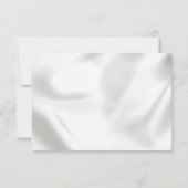 Moderne Minimalistische Weißseide Elegante schicke RSVP Karte (Rückseite)