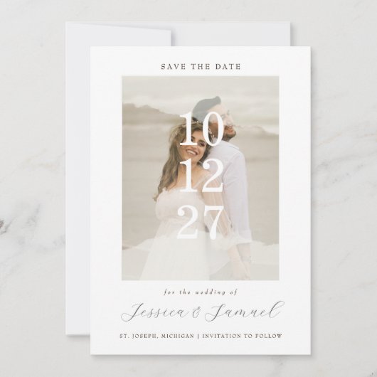 Moderne Minimalistische White Overlay Foto Hochzei Save The Date (Vorderseite)