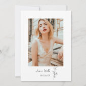 Moderne Minimalistische Wildblume Bouquet Brautpar Einladung (Rückseite)