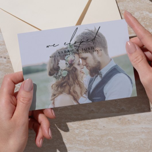 Moderne Minimalistische Wir haben Skript-Foto Hoch Ankündigung