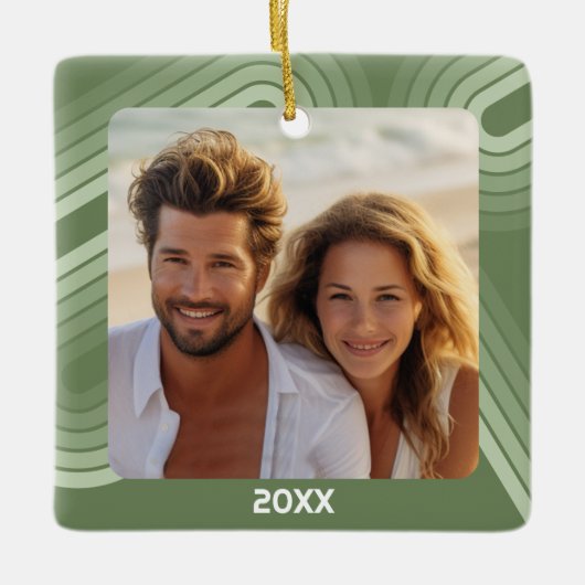 Moderne Minimalschattierungen von Juniperstreifen Keramikornament (Vorderseite)