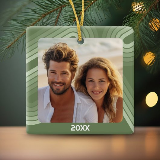 Moderne Minimalschattierungen von Juniperstreifen Keramikornament