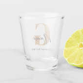 Moderne Mit Monogramm erste G & Name Personalisier Schnapsglas (Rückseite)