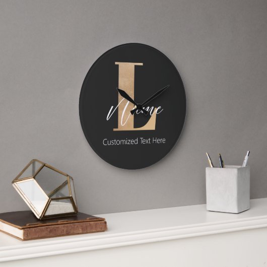 Moderne Mit Monogramm Erstklassigkeit und Name Per Große Wanduhr (Büro)