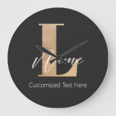 Moderne Mit Monogramm Erstklassigkeit und Name Per Große Wanduhr (Vorderseite)