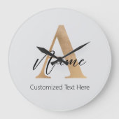 Moderne Mit Monogramm Erstklassigkeit und Name Per Große Wanduhr (Vorderseite)