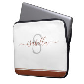 Moderne Mit Monogramm Minimalistische RostGirlie Laptopschutzhülle (Vorderseite Links)