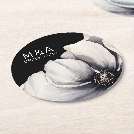 Moderne Monogram Black Floral Wedding Runder Pappuntersetzer (Angewinkelt)