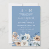 Moderne Monogram Boho Dusty Blue Floral Wedding Einladung (Vorderseite)