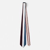 Moderne Monogram Chic Striped Neck Tie Krawatte (Vorderseite)