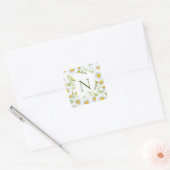 Moderne Monogram Daisies Quadratischer Aufkleber (Umschlag)