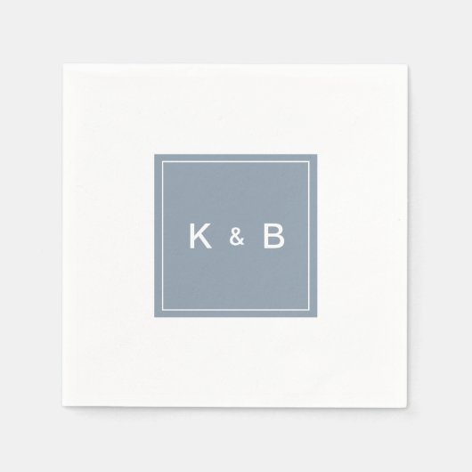 Moderne Monogram Dusty Blue und White Cocktail Nap Serviette (Vorderseite)