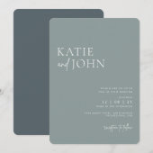 Moderne Monogram Dusty Blue Wedding Einladung (Vorne/Hinten)