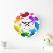 Moderne monogram farbige Federn Stilvoll Große Wanduhr (Zuhause)