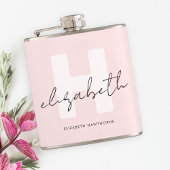 Moderne Monogram Girly Script Blush Pink Initial Flachmann