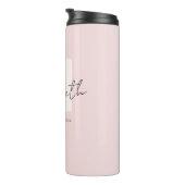 Moderne Monogram Girly Script Blush Pink Initial Thermosbecher (Nach rechts gedreht)