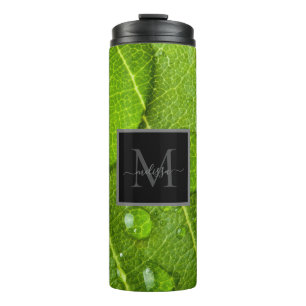 Moderne Monogram Green Leaf Raindrops Thermosbecher