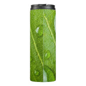 Moderne Monogram Green Leaf Raindrops Thermosbecher (Rückseite)