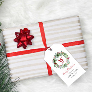 Moderne Monogram Greenery Red Berry Wreath Holiday Geschenkanhänger