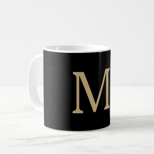 Moderne Monogram Hand Letted Gold Black Tasse (Vorderseite Links)