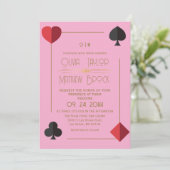 Moderne Monogram Hot Pink Playing Card Hochzeit Einladung (Stehend Vorderseite)
