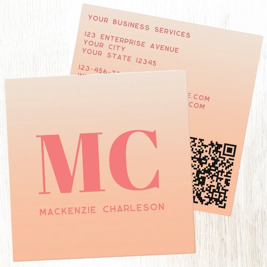 Moderne Monogram Initial QR Code Peach Gradient Quadratische Visitenkarte