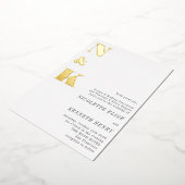 Moderne Monogram Initials White Bold Wedding Gold Folieneinladung (Gedreht)