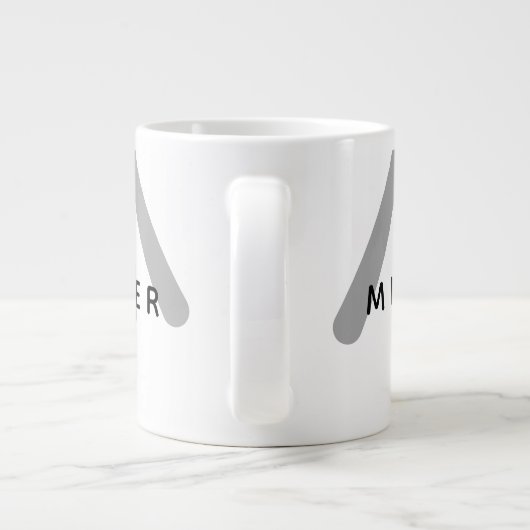 Moderne Monogram Miller Jumbo-Tasse (Rückseite)