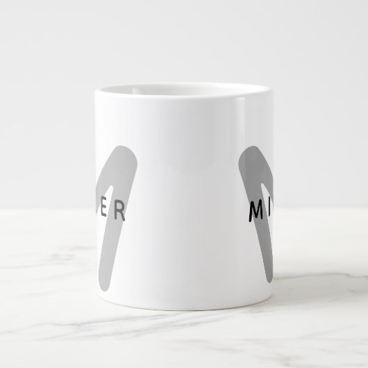 Moderne Monogram Miller Jumbo-Tasse (Vorderseite)
