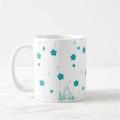 Moderne Monogram Name Blue Blumen Design Coffee Ta Kaffeetasse (Links)