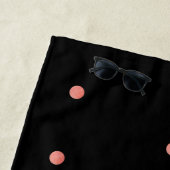 Moderne Monogram Name Rose Gold Black Polka Dots Strandtuch (Beispiel)