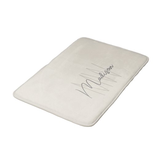 Moderne Monogram Name Script Creme Badematte (Schrägansicht)