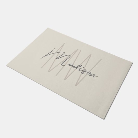 Moderne Monogram Name Script Creme Fußmatte (Schrägansicht)