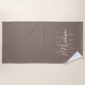 Moderne Monogram Name Script Taupe Strandtuch (Vorderseite)