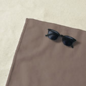 Moderne Monogram Name Script Taupe Strandtuch (Beispiel)