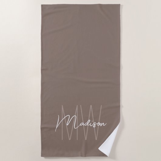 Moderne Monogram Name Script Taupe Strandtuch (Vorderseite)